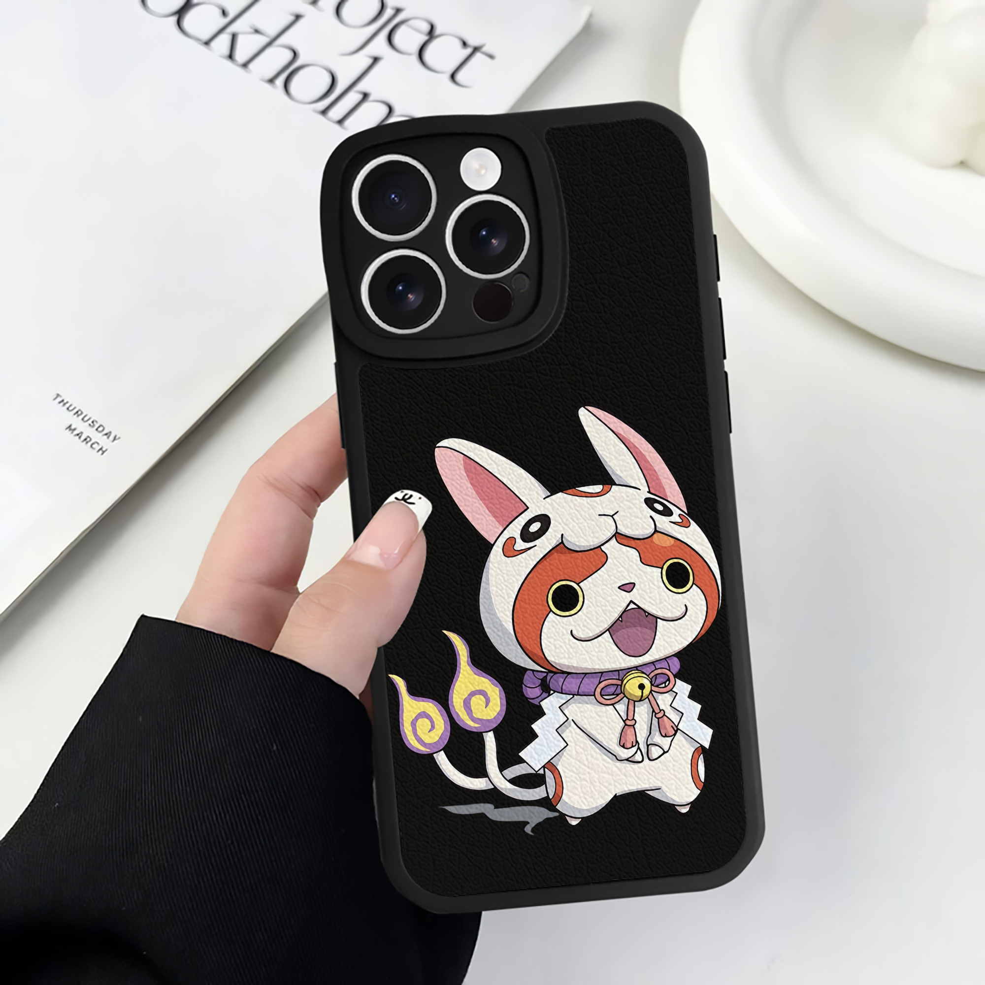 （画像用） 妖怪ウォッチ Yo-kai Watch 【iPhone 16シリーズ対応】シリコンスマホケース（レザー調） 材質：シリコン